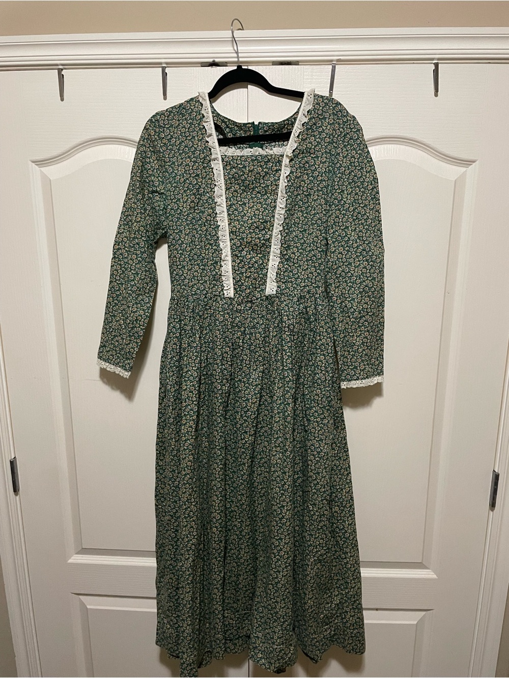 Vintage Hand Made Green Floral Midi Dress with Lace Trim